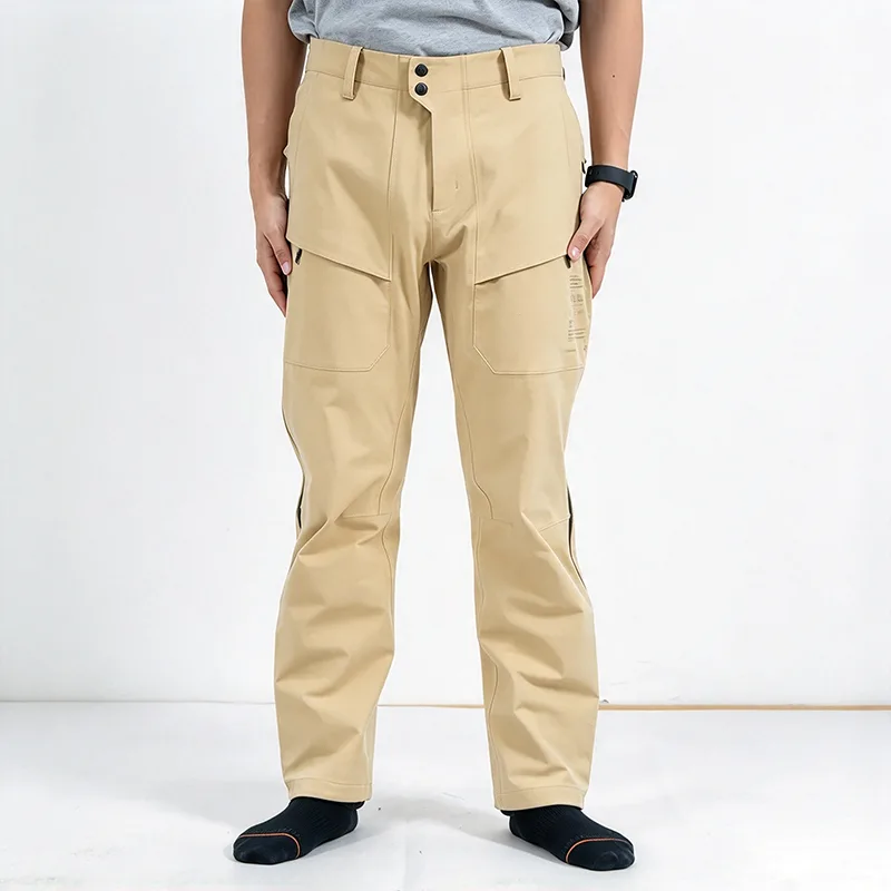 Pantaloni cargo rigidi impermeabili beige con tessuto termico e cerniere laterali lunghe