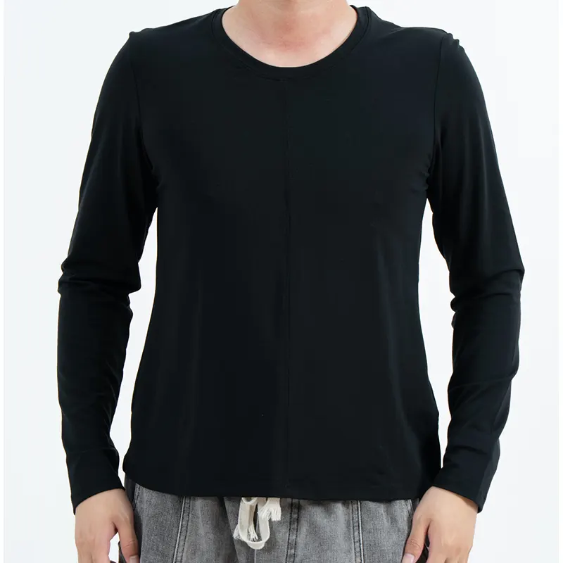 T-shirt nera girocollo slim fit con maniche lunghe T-shirt nera girocollo slim fit con maniche lunghe
