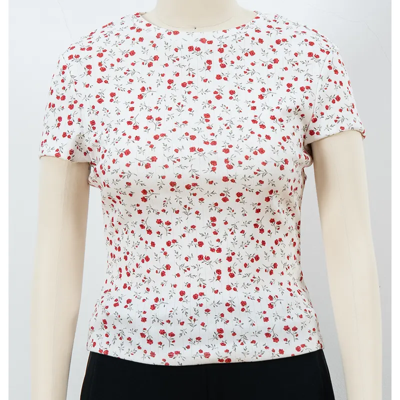T-shirt girocollo aderente con stampa floreale rossa