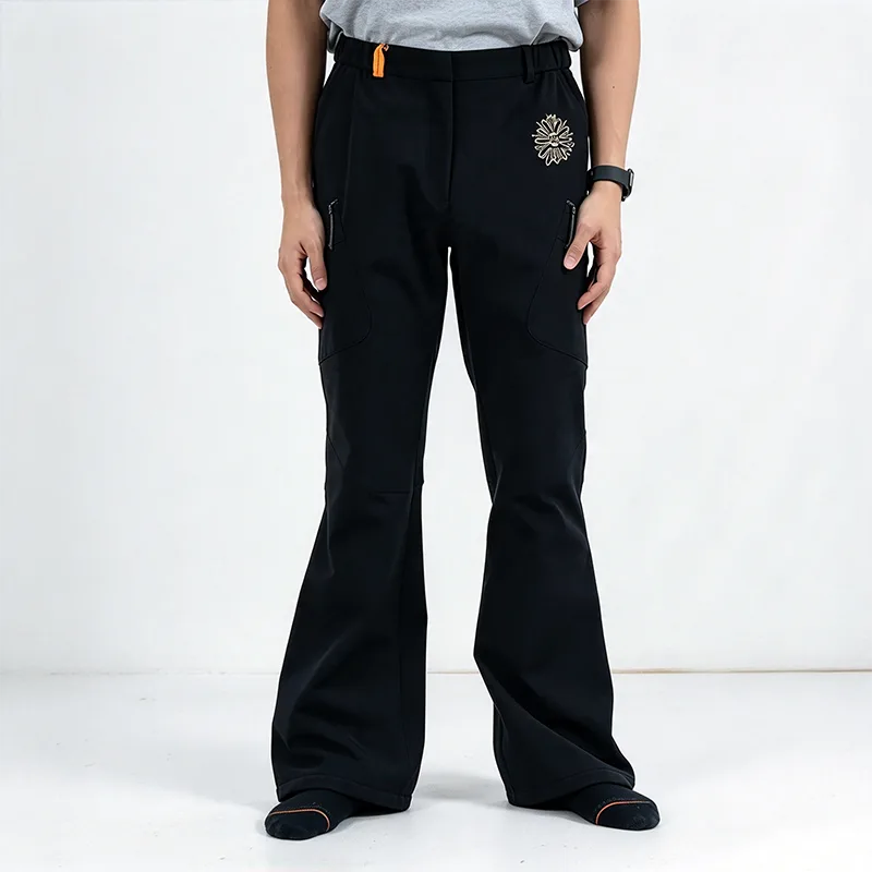 Pantaloni cargo rigidi impermeabili svasati con tessuto termico e tasche con cerniera ad angolo