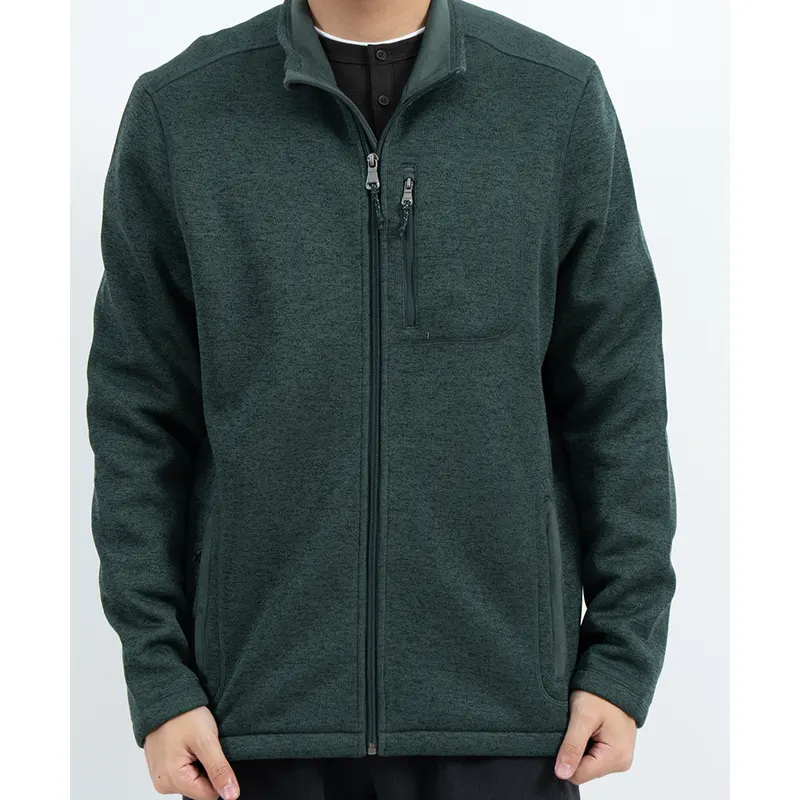 Giacca verde con cerniera con colletto rialzato, petto con cerniera e tasche laterali Giacca verde con cerniera con colletto rialzato, petto con cerniera e tasche laterali
