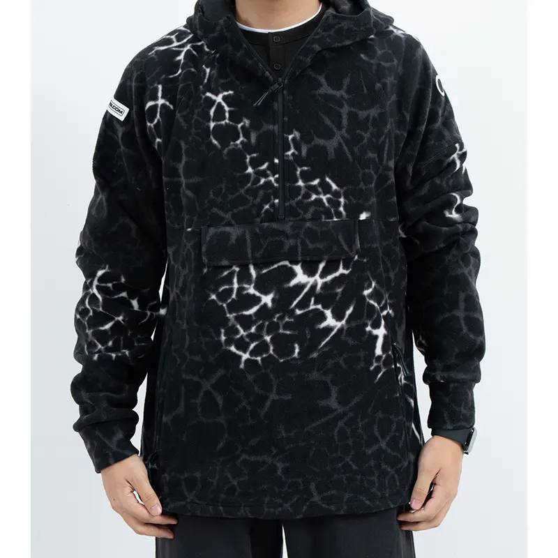 Pullover in pile con cappuccio con motivo craquelé e patta della tasca frontale