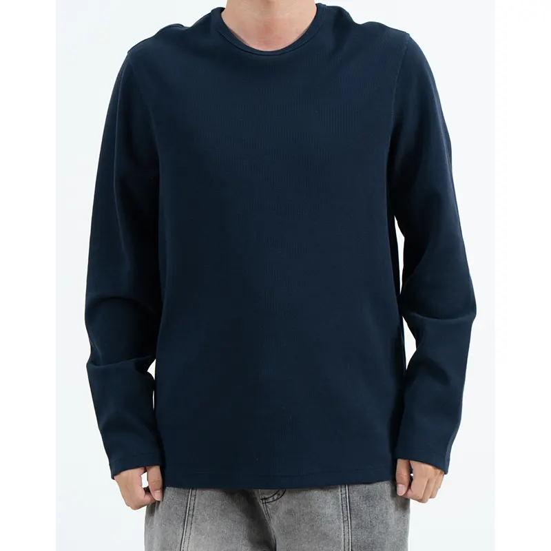 T-shirt a maniche lunghe girocollo testurizzata blu scuro con vestibilità comoda T-shirt a maniche lunghe girocollo testurizzata blu scuro con vestibilità comoda