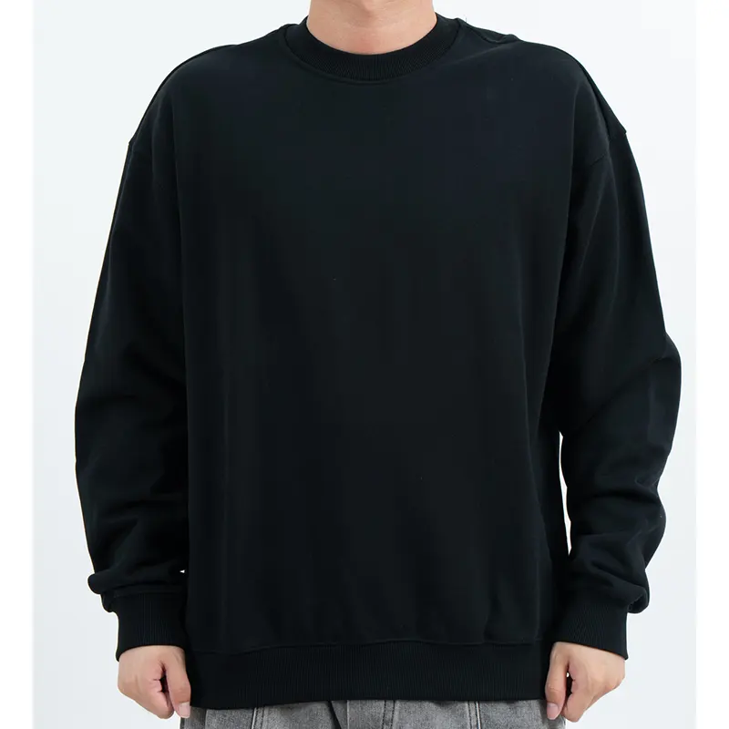 Felpa girocollo nera oversize con spalle scese