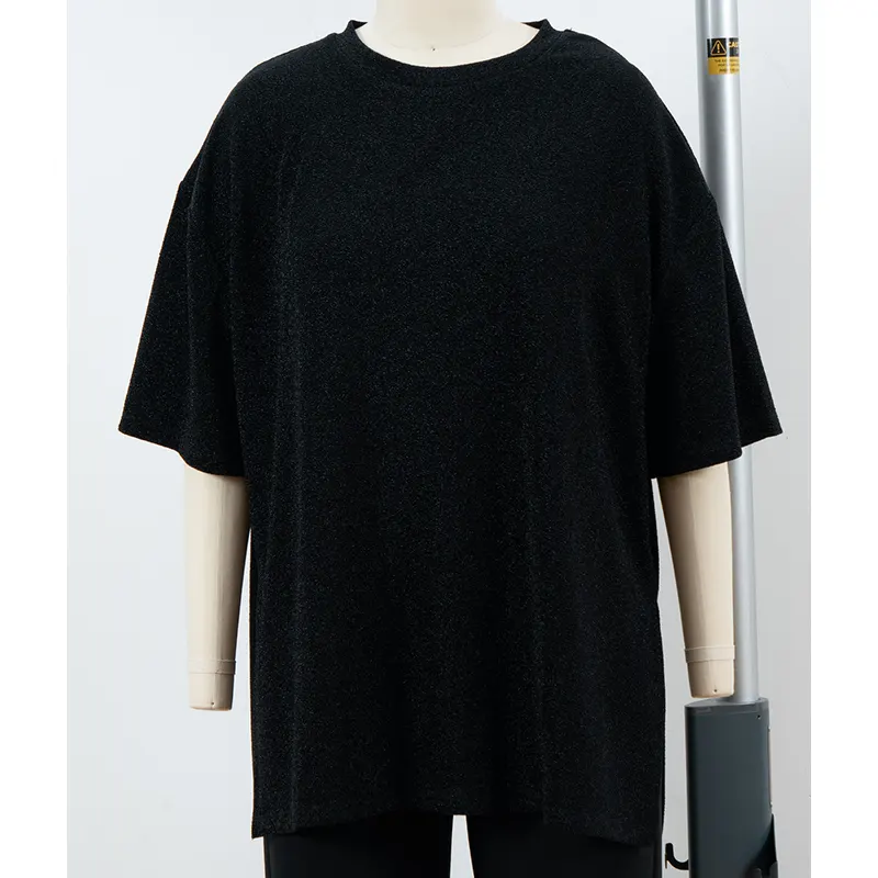 T-shirt oversize con spalla abbassata, superficie testurizzata e spacchetti laterali