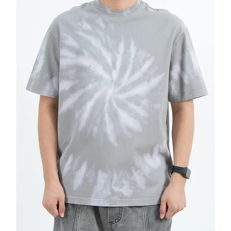 T-shirt girocollo grigia rilassata con effetto tie-dye a spirale